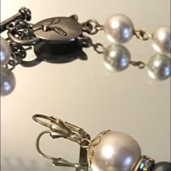 Lady Katherine Layered Pearl Necklace & Earrings - Picture 6 of 6